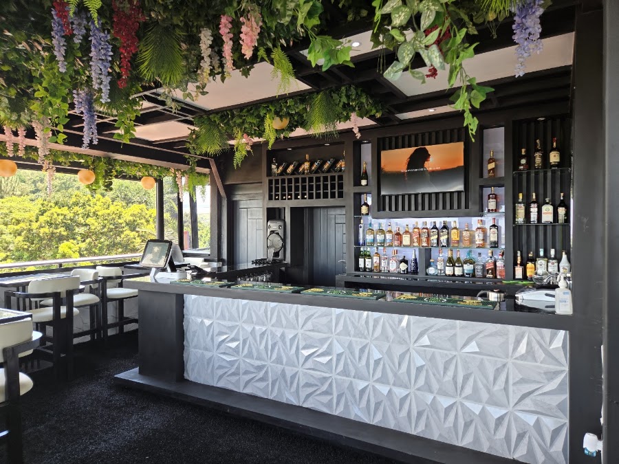 HQ Rooftop Lounge - Umva Entebbe