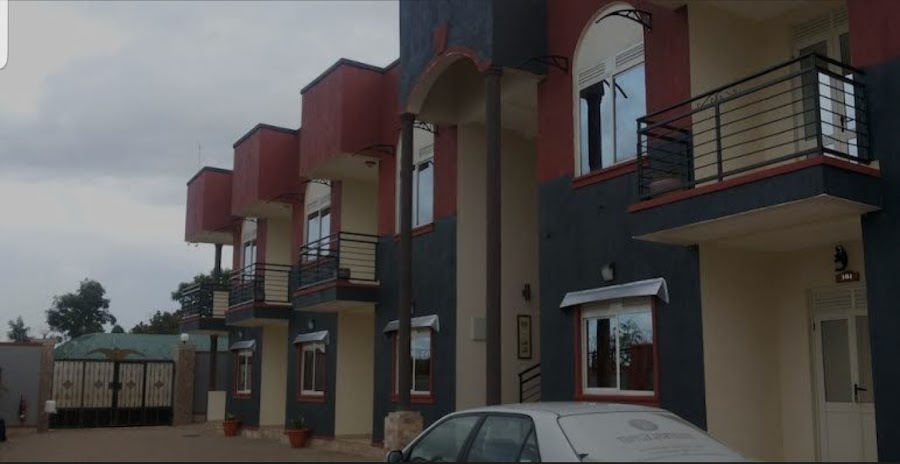Tripplex Apartments