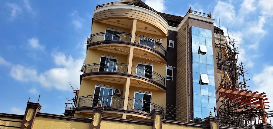 La Shalom Hotel