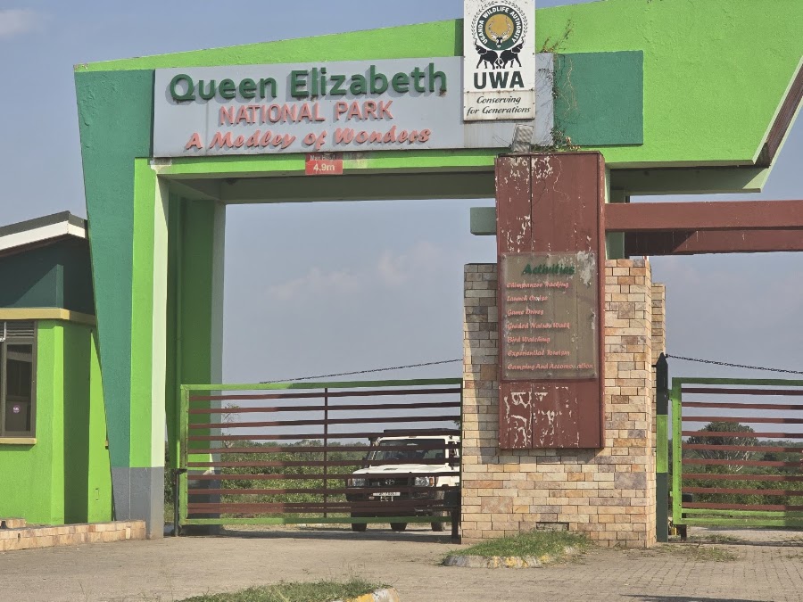 Queen Elizabeth National Park (Kabatoro gate)