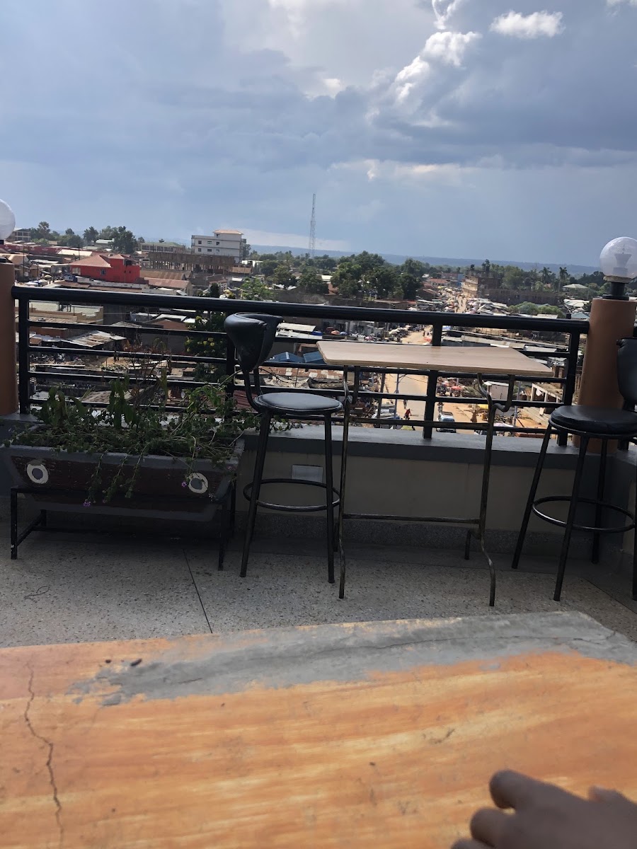 Hi-5 Kitchen & Lounge