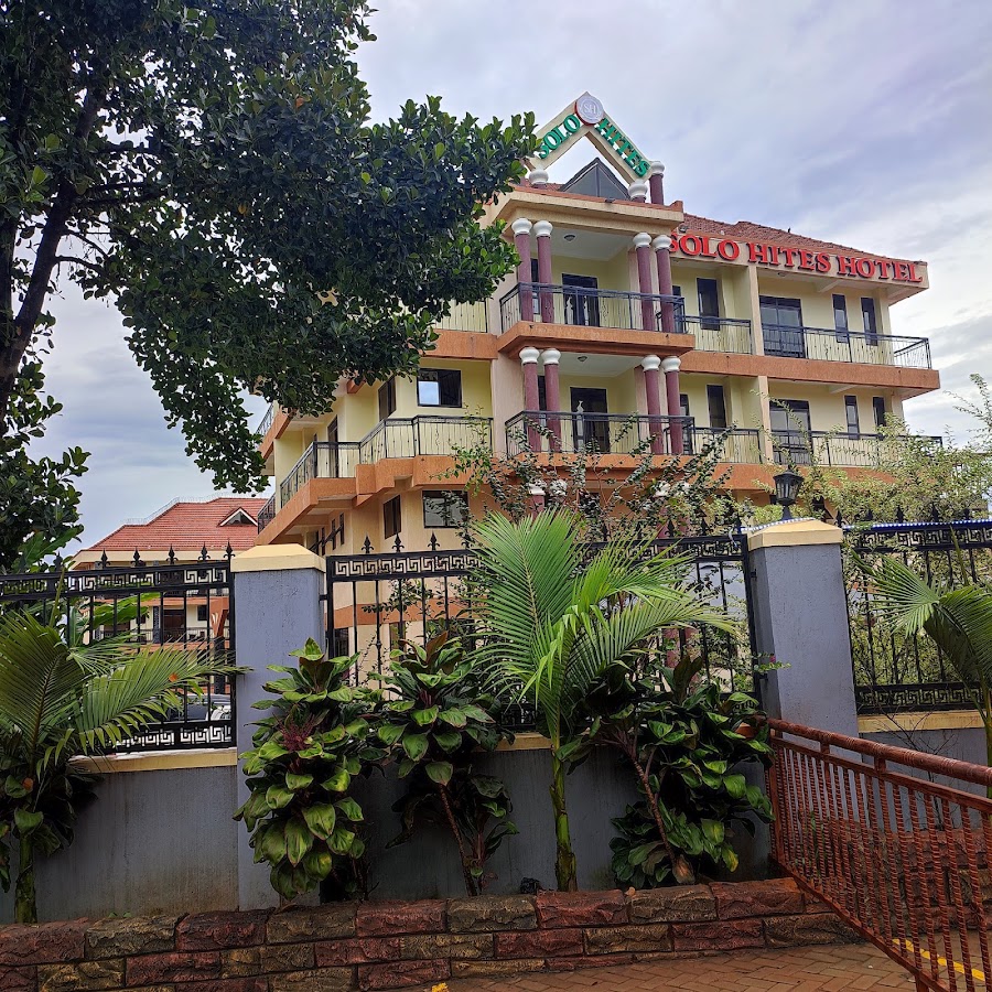 SOLO HITES HOTEL