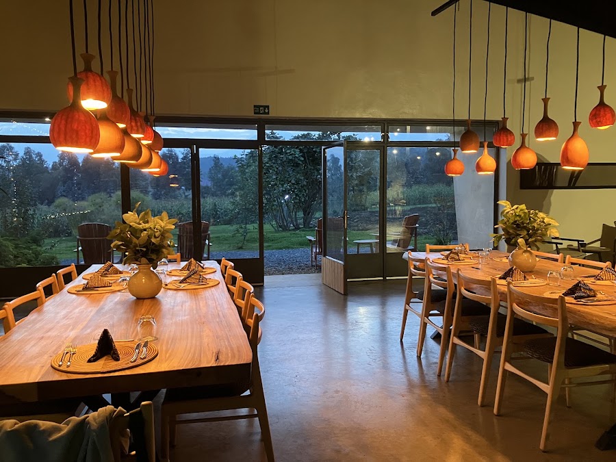 Kinigi Table